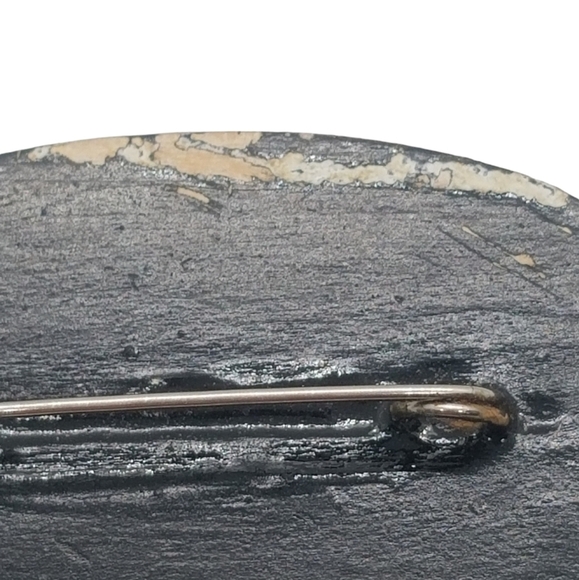 VINTAGE RUSSIAN HANDPAINTED FLORAL SCENE ON WOOD BROOCH - Picture 6 of 6